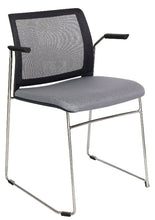 Cargar imagen en el visor de la galería, Silla ALPHA Respaldo En Malla y Asiento Tapizado Con Brazos