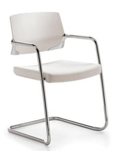 Cargar imagen en el visor de la galería, Silla COOL RE-790P-C Estructura de Trineo en Cromo Tapizada en Piel.