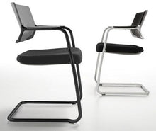 Cargar imagen en el visor de la galería, Silla COOL RE-790-C Estructura de Trineo en Cromo Tapizada en Tela.