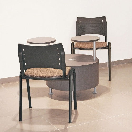 Silla INNOVA Asiento Tapizado y Respaldo En Polipropileno